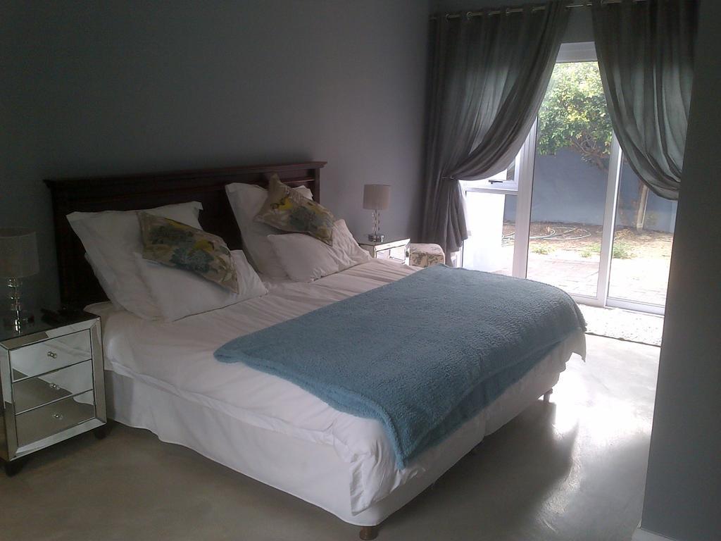 Garden Gate Guest House Порт Елизабет Стая снимка